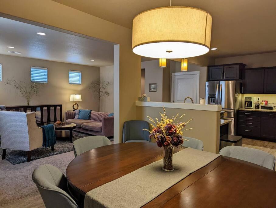 יוג'ין Spacious 3-Bedroom Home With Outdoor Space מראה חיצוני תמונה