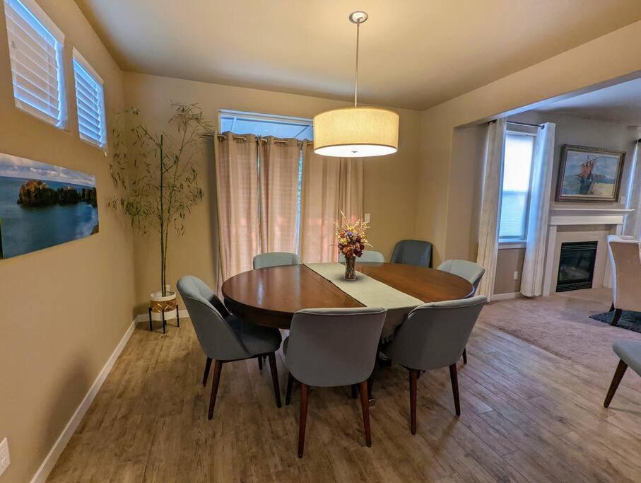 יוג'ין Spacious 3-Bedroom Home With Outdoor Space מראה חיצוני תמונה